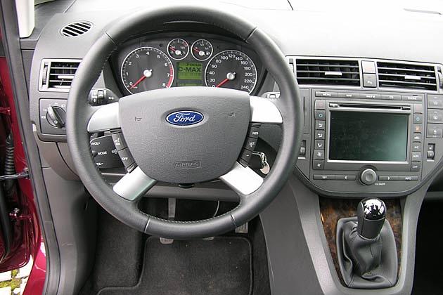 Cockpit: Auf den ersten Blick keine Unterschiede zu den Benzin- und Dieselmodellen