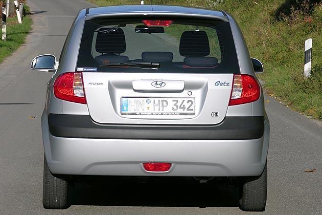 Beim Neuen sitzt die Nebelschlussleuchte mittig in der Schürze