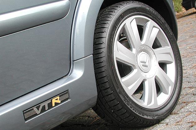 VTR-Schriftzug und Felgen mit 195er-Reifen