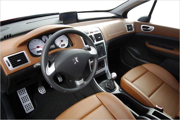 Innenraum: Den 177-PS-Benziner gibt es ausschließlich in der noblen Ausstattung Platinum