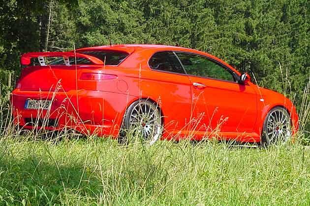 Und sowieso: Was ist der Großserien-GT schon gegen diesen Hammer