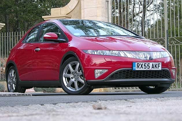 Die dreieckigen Nebelscheinwerfer sind Serie ab der Version Sport