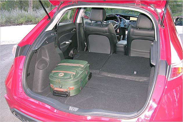 Nach dem Umklappen passen 1.352 Liter in den Laderaum mit der völlig ebenen Ladefläche