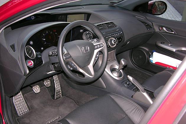 Alupedale, roter Startknopf, Multifunktionslenkrad: Der Civic setzt auf Sportlichkeit