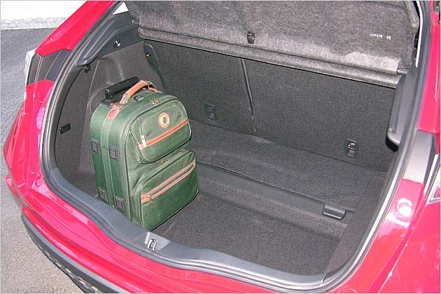 In Normalkonfiguration passen unschlagbare 456 Liter in den Kofferraum