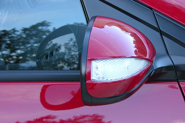 Die seitlichen Blinker sind nun in den Spiegeln angeordnet