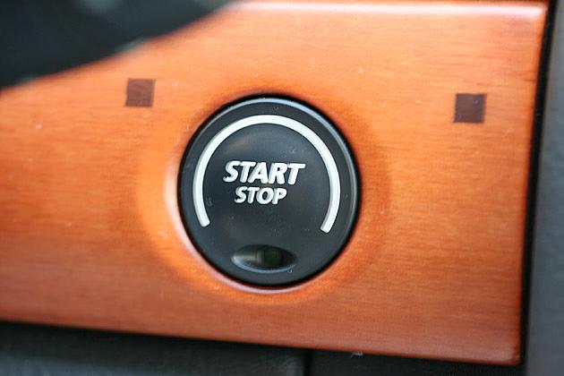 Der Motor wird per Knopfdruck zum Leben erweckt