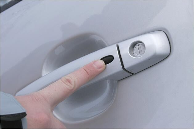 Entriegeln auf Knopfdruck: Für den Grand Vitara gibt es ein schlüsselloses Zugangssystem