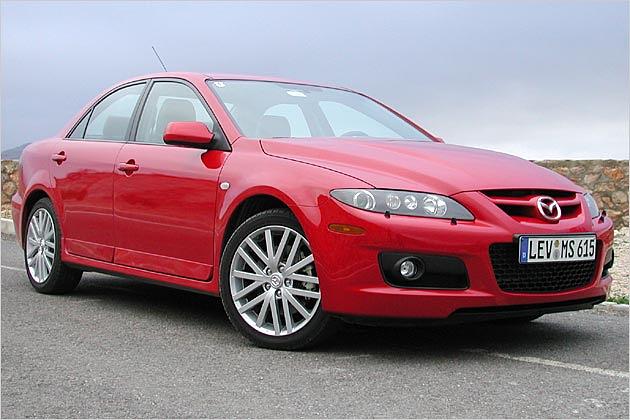 Die Motorhaube ist vier Zentimeter höher als bei der Normal-Ausführung