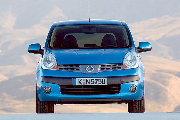 Die Scheinwerfer sind denen des Nissan Micra recht ähnlich