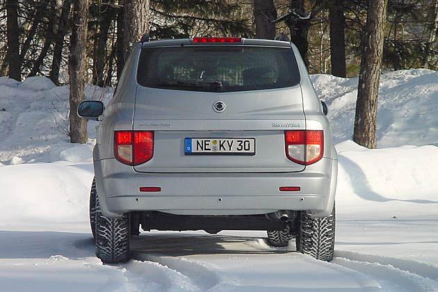 Nicht wirklich die Schokoladenseite des Kyron: Das Heck mit wappenförmigen Leuchten