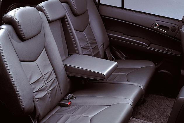 Die Fondsitze (in der Ausstattung s mit Leder bezogen) bieten reichlich Platz