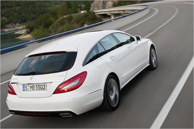 Die breite D-Säule macht den Crossover nach hinten etwas unübersichtlich