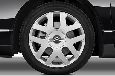 Citroen C6 (Baujahr 2009) Exclusive 4 Türen Reifen und Felge