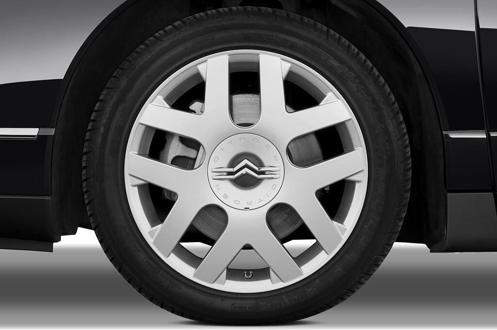 Citroen C6 (Baujahr 2009) Exclusive 4 Türen Reifen und Felge