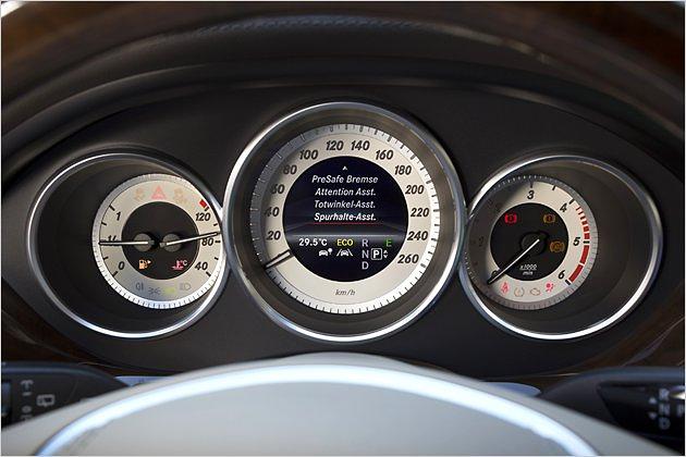 Die drei klassischen Rundinstrumente stecken in Tuben