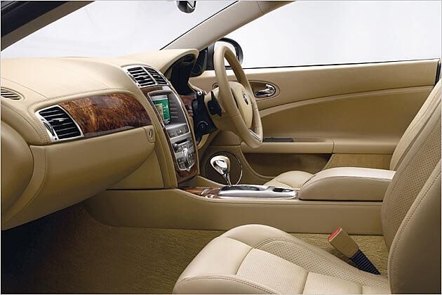 Serienmäßig: Sechsgang-Automatik mit Schaltpaddles am Lenkrad