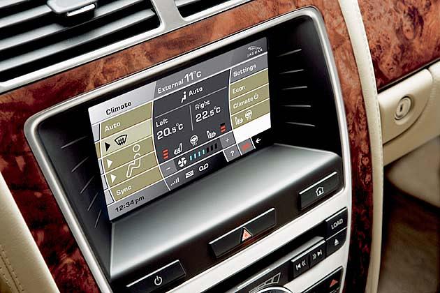 Die Bedienung aller möglichen Funktionen per Touchscreen will gelernt sein