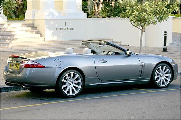 Wie würde das elegante Cabrio wohl ohne den Heckspoiler wirken?