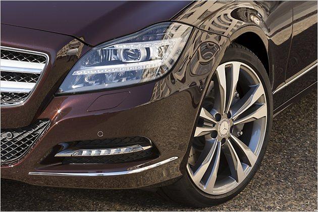 Auf Wunsch sind Voll-LED-Scheinwerfer erhältlich