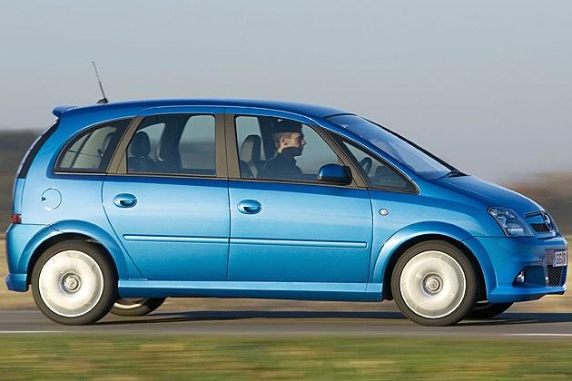 Das schafft verblüffte Blicke: Der OPC wird 222 km/h schnell