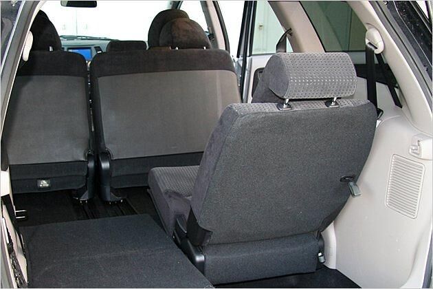 Die Sitze der dritten Sitzreihe lassen sich getrennt umklappen