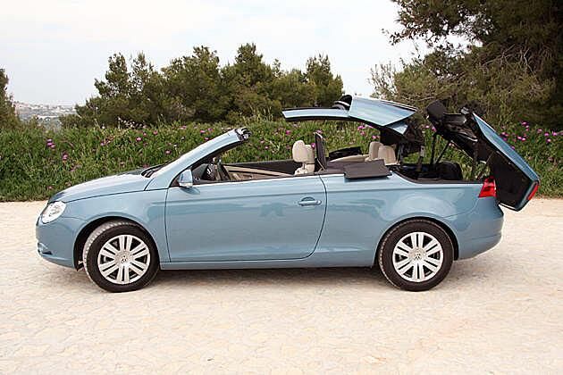 Zweiter Schritt: Das Verdeck fährt heraus