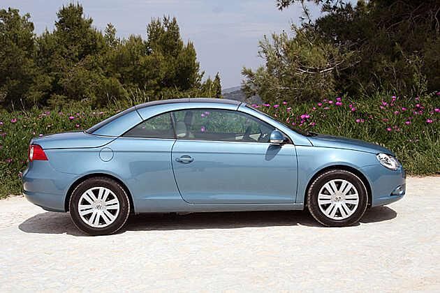 Mit 4,41 Metern Länge liegt der Eos etwa in der Mitte zwischen Golf und Passat