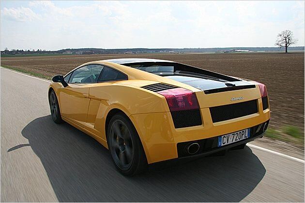 Auch die Motorabdeckung ist dunkel gefärbt