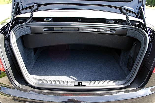 Wie bei der Limousine ist die Ladekante etwas zu hoch