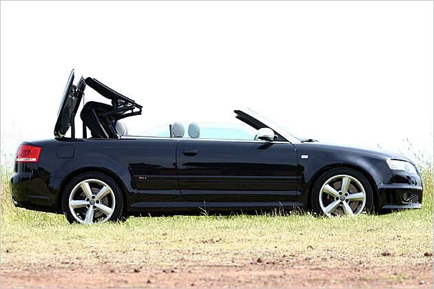 Das Verdeck faltet sich vollständig in den Kofferraum