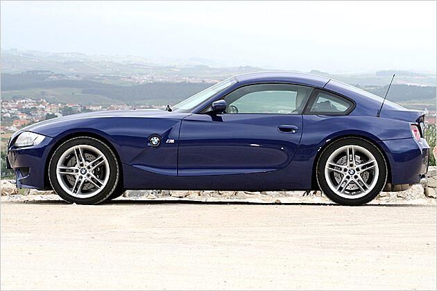 Lange Front und weit hinten liegende Fahrgastzelle: BMW Z4 M Coupé