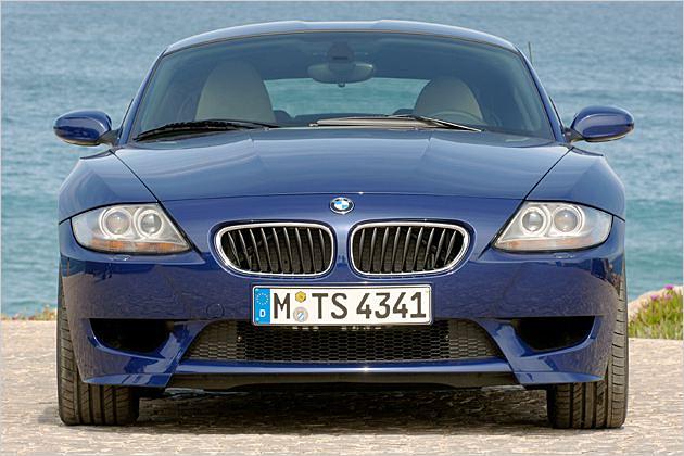 Stark ausgeformt: Linien in der Motorhaube