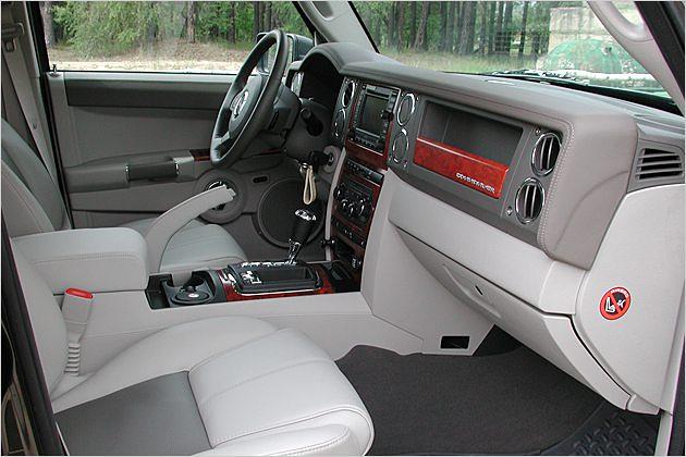 Vorn bietet der Commander viel Platz