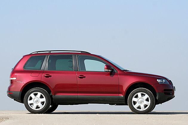 Die guten Böschungswinkel von rund 28 Grad vorn und hinten sieht man dem Touareg an