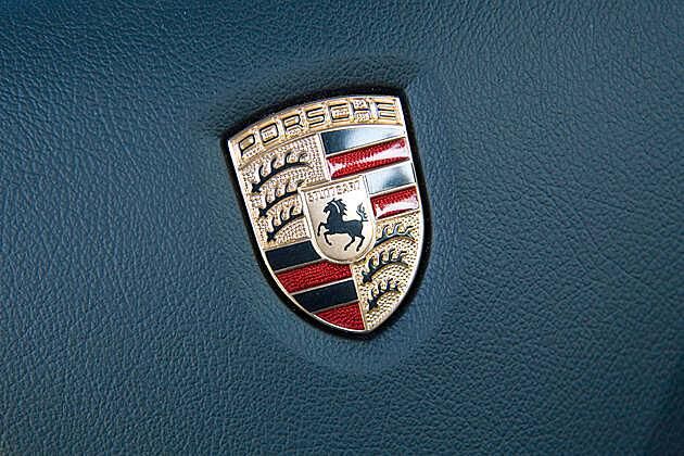 Verursacht Freude: Das Herstelleremblem im Lenkrad-Zentrum