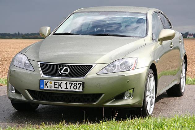 Strebt nach vorn: Der Lexus IS 220d