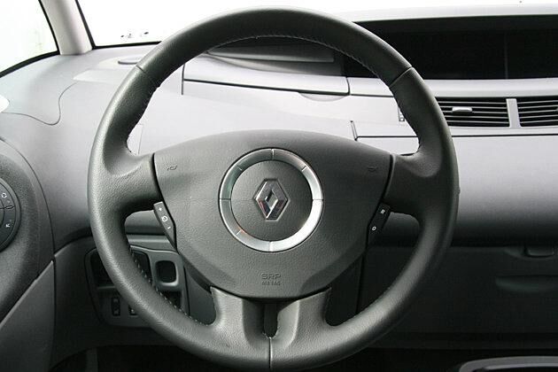 Schlicht , aber handlich: Das Lenkrad des Grand Espace