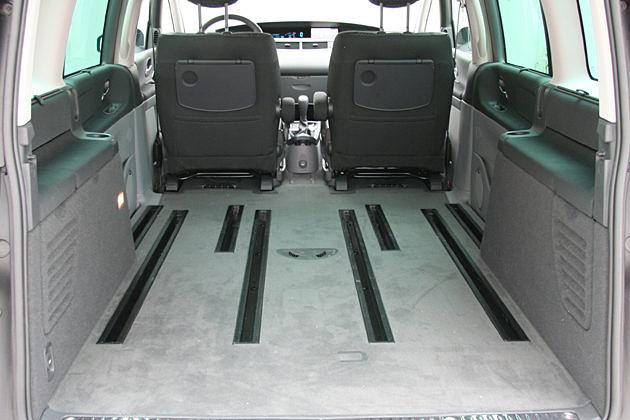 So eignet sich der Grand Espace zur Not auch zum darin Übernachten