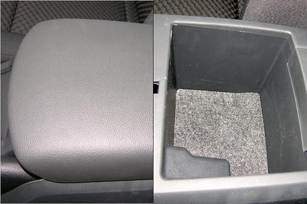 Die Mittelarmlehne hält ein kleines Fach bereit