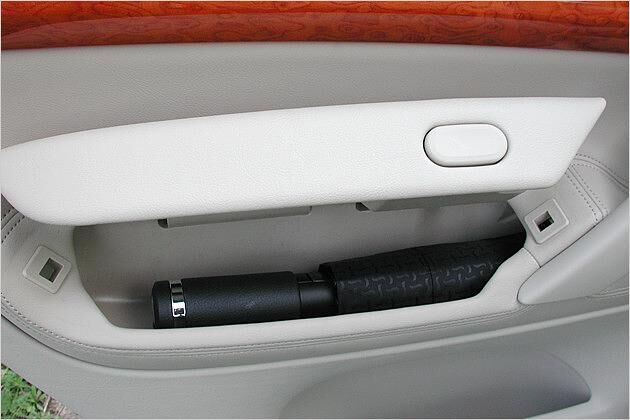 Regenschirmfach in der Fondtür