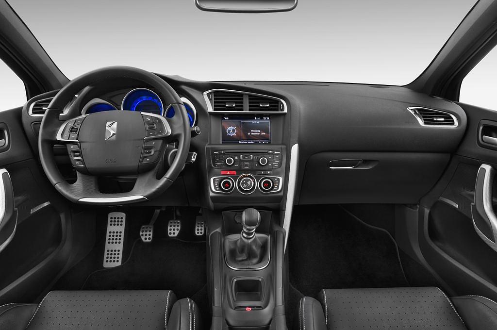 Citroen DS4 (Baujahr 2012) Sport Chic 5 Türen Cockpit und Innenraum
