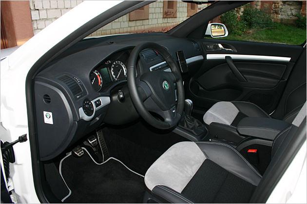 Keine Überraschungen: Das Cockpit ist schlicht aber funktionell