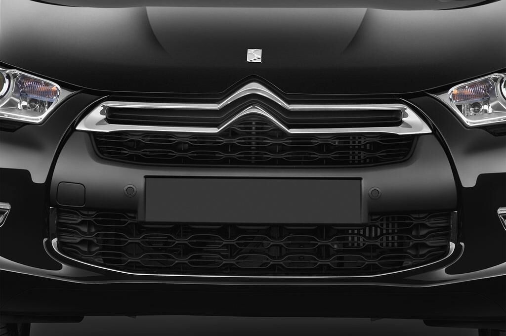 Citroen DS4 (Baujahr 2012) Sport Chic 5 Türen Kühlergrill und Scheinwerfer