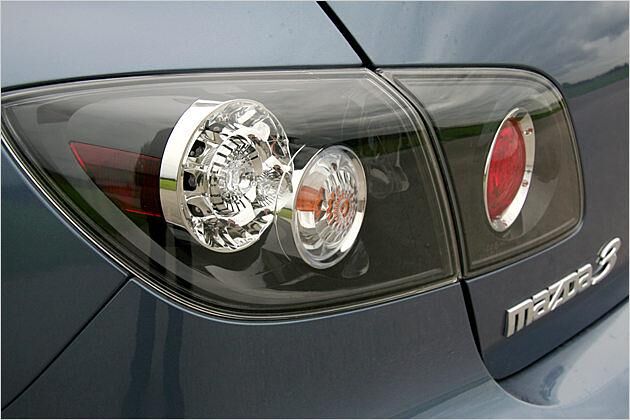 Auch die stylischen Rücklichter sind von Klarglas abgedeckt