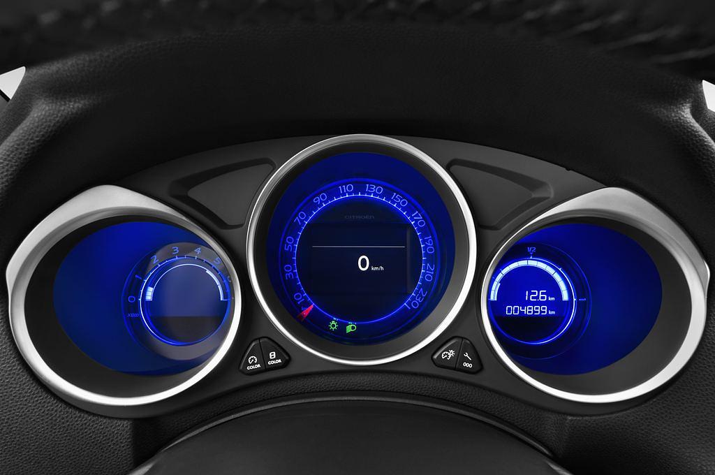 Citroen DS4 (Baujahr 2012) Sport Chic 5 Türen Tacho und Fahrerinstrumente