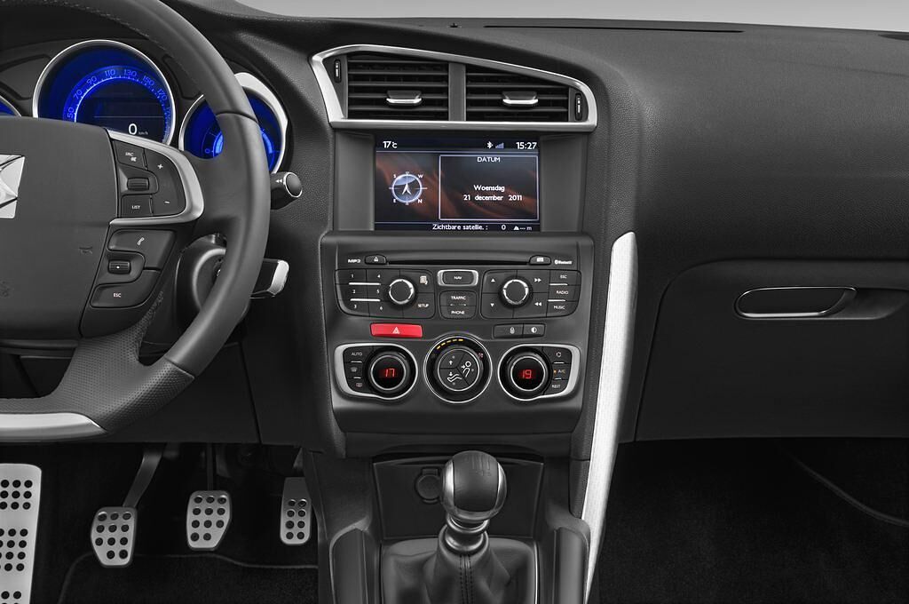 Citroen DS4 (Baujahr 2012) Sport Chic 5 Türen Mittelkonsole