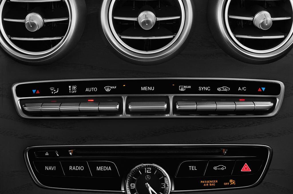 Mercedes C-Class (Baujahr 2017) AMG Line 2 Türen Temperatur und Klimaanlage