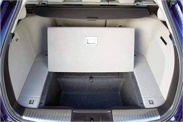 53 Liter Stauraum unter dem Kofferraumboden