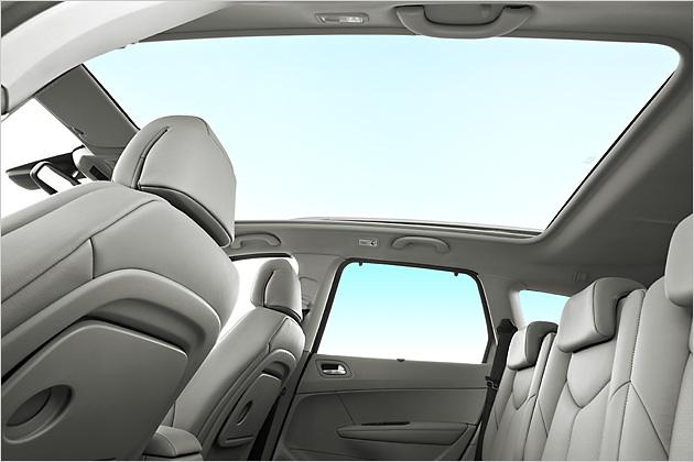 Ebenfalls ab der Ausstattungslinie Sport Serie: Das Panorama-Glasdach